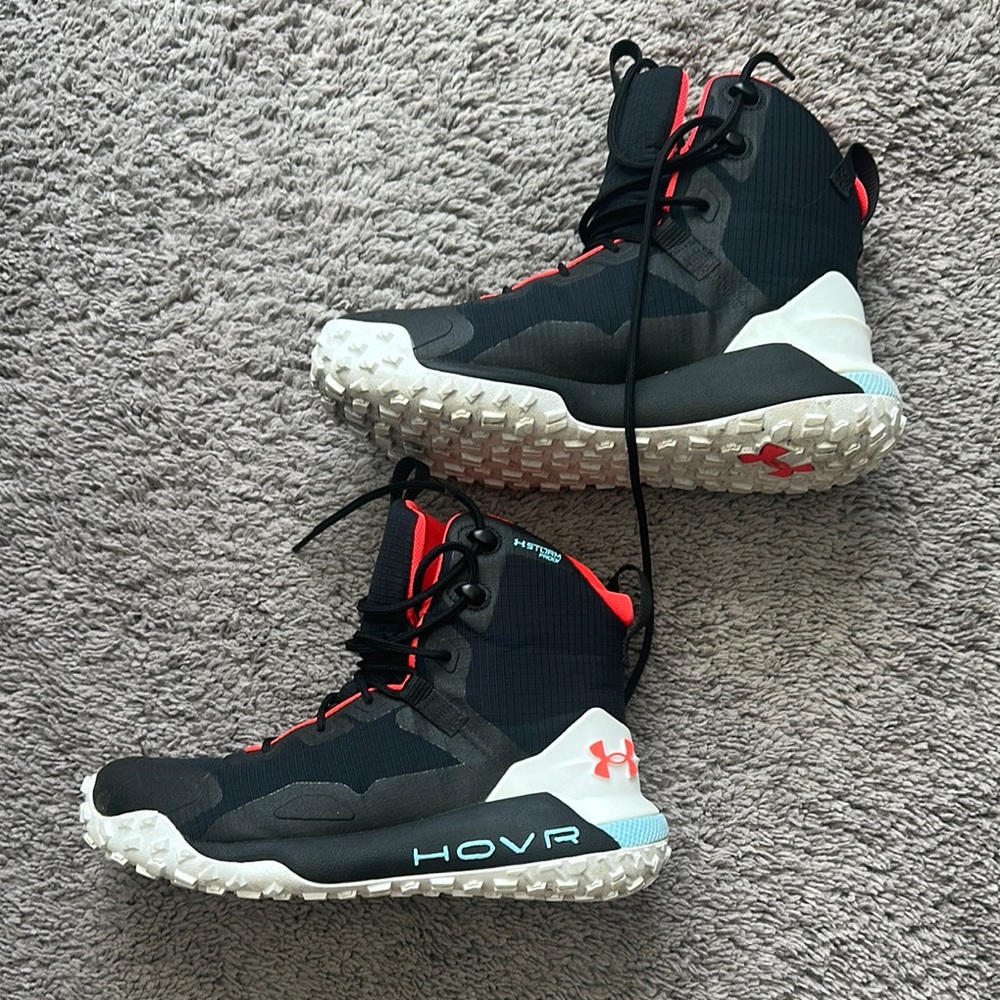 Under Armour HOVR dawn geo boots (waterproof)